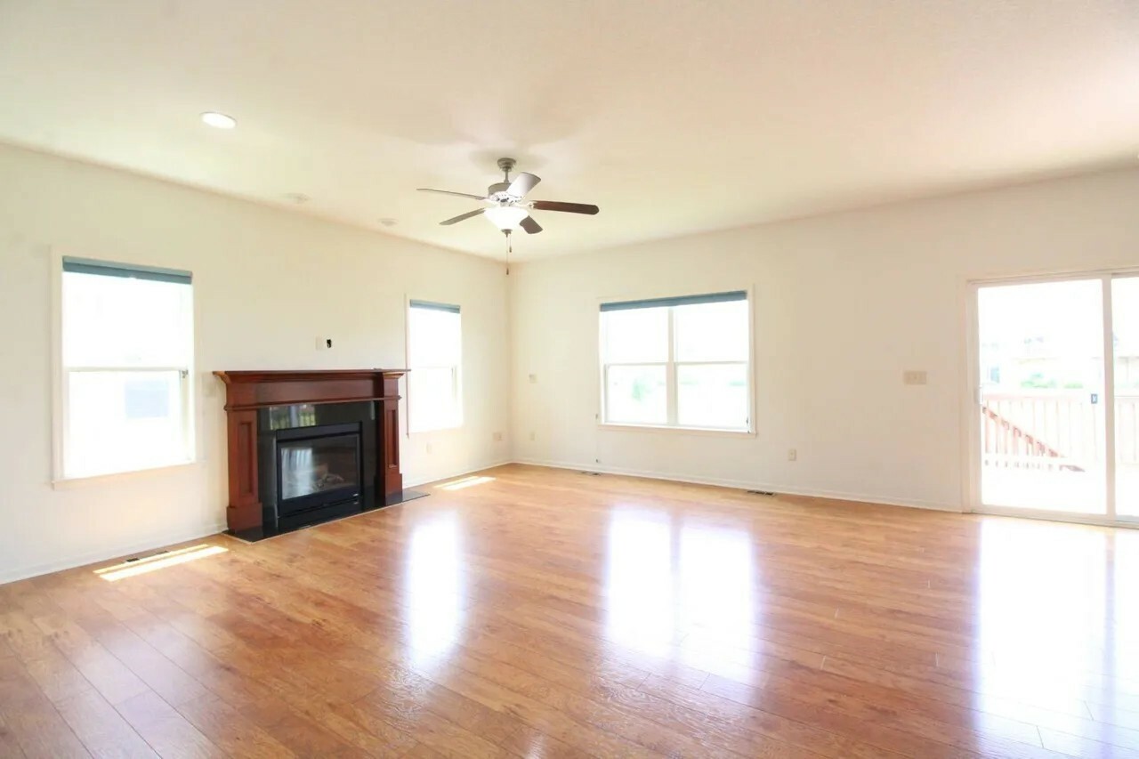 Property Photo:  180 Bridgewood Drive  IA 50266 