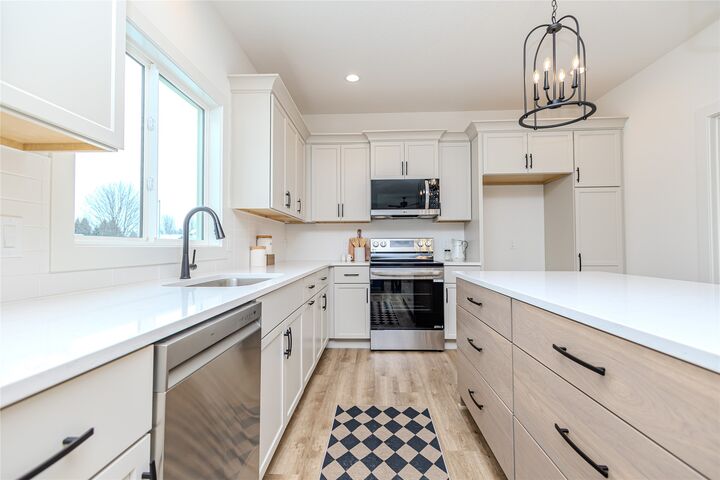 Property Photo:  305 NW Woodmoor Drive  IA 50263 