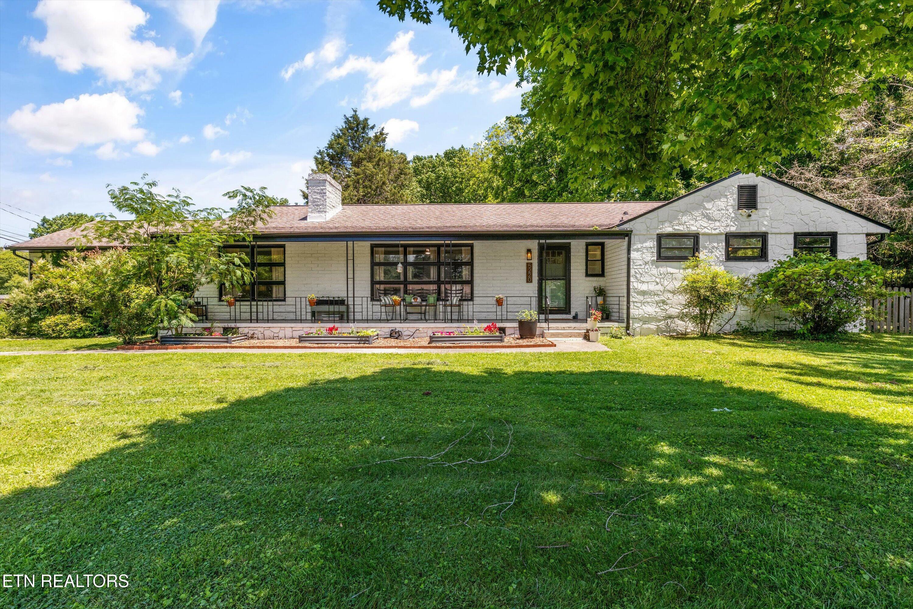 Property Photo: 5220 NE Lavesta Rd TN 37918