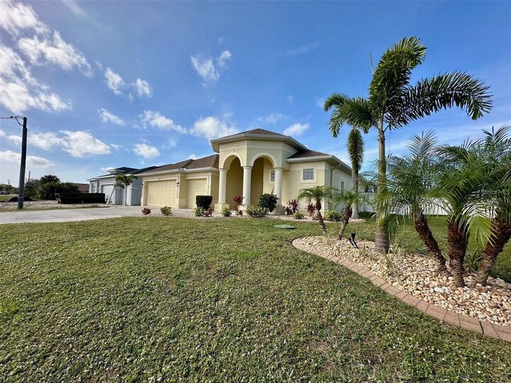 Property Photo: 9423 Rosebud Circle FL 33981