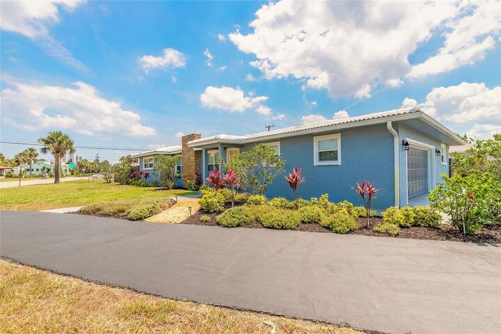 Property Photo:  1032 Bel Aire Drive  FL 32118 
