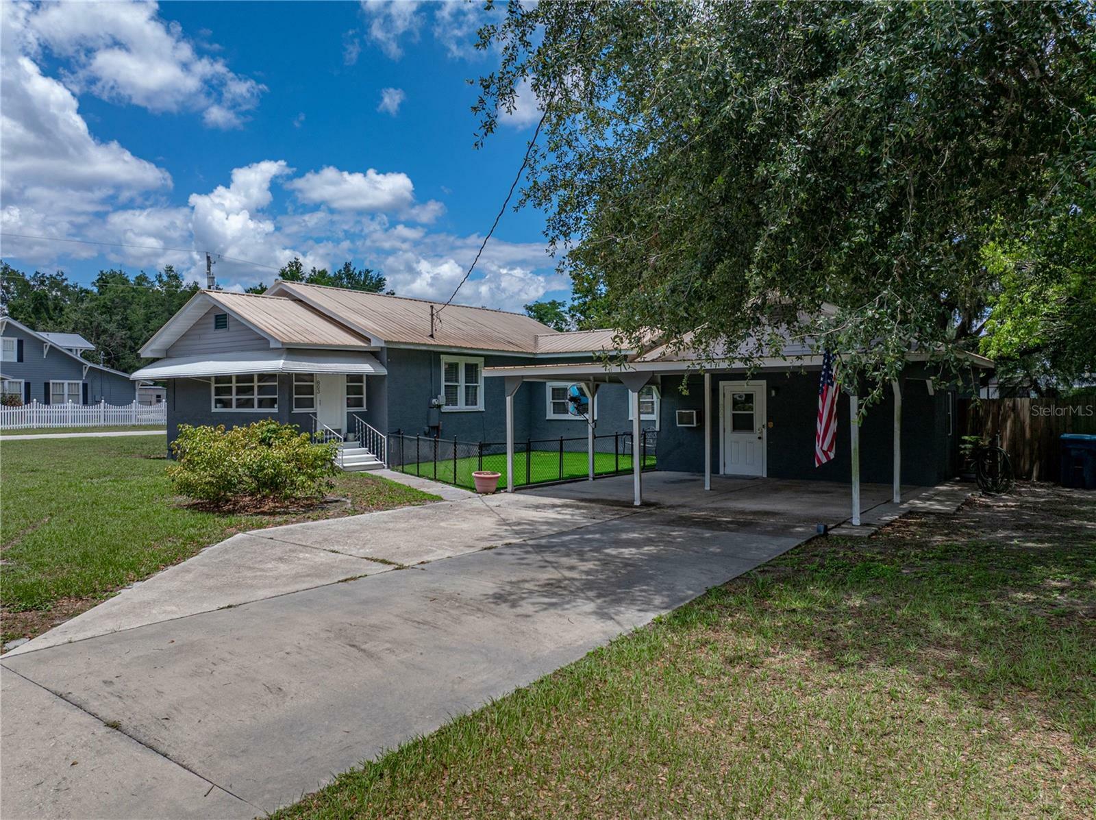 Property Photo: 803 7th Street NE FL 33841