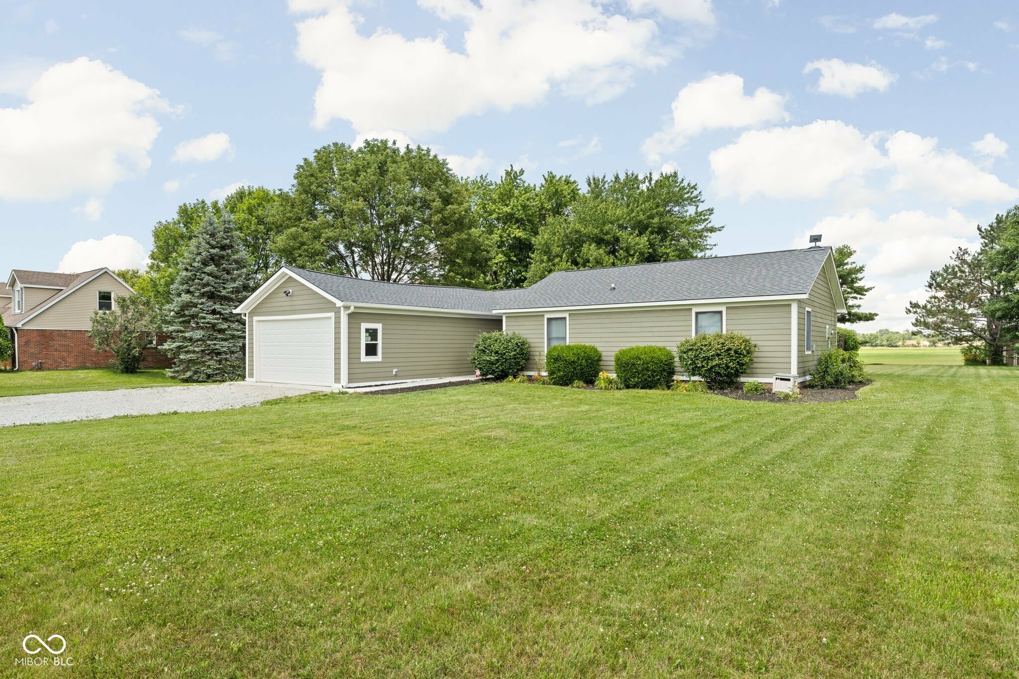 Property Photo: 3020 E 400 S IN 46052