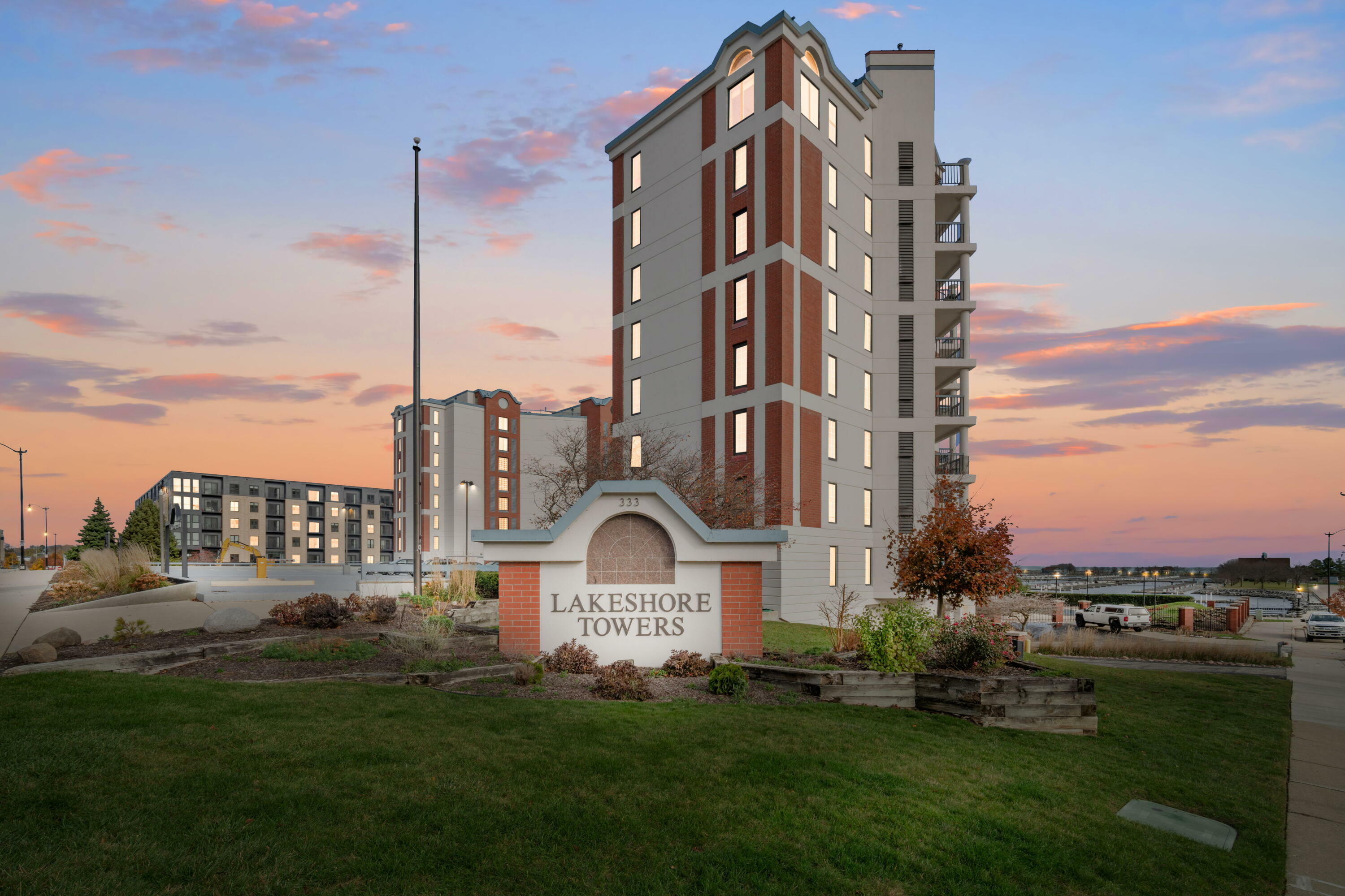 Property Photo: 333 Lake Ave 502 WI 53403