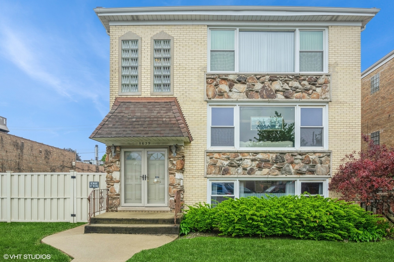 Property Photo: 5639 W Montrose Avenue IL 60634