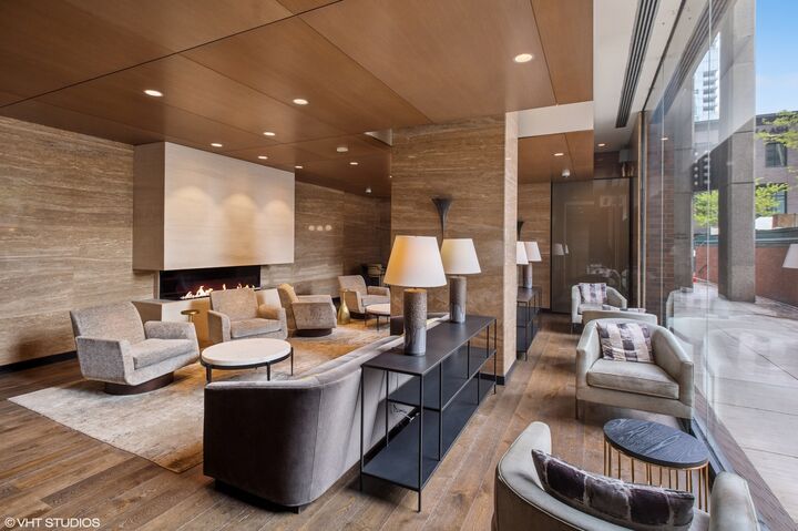 Property Photo: 1030 N State Street 51J IL 60610