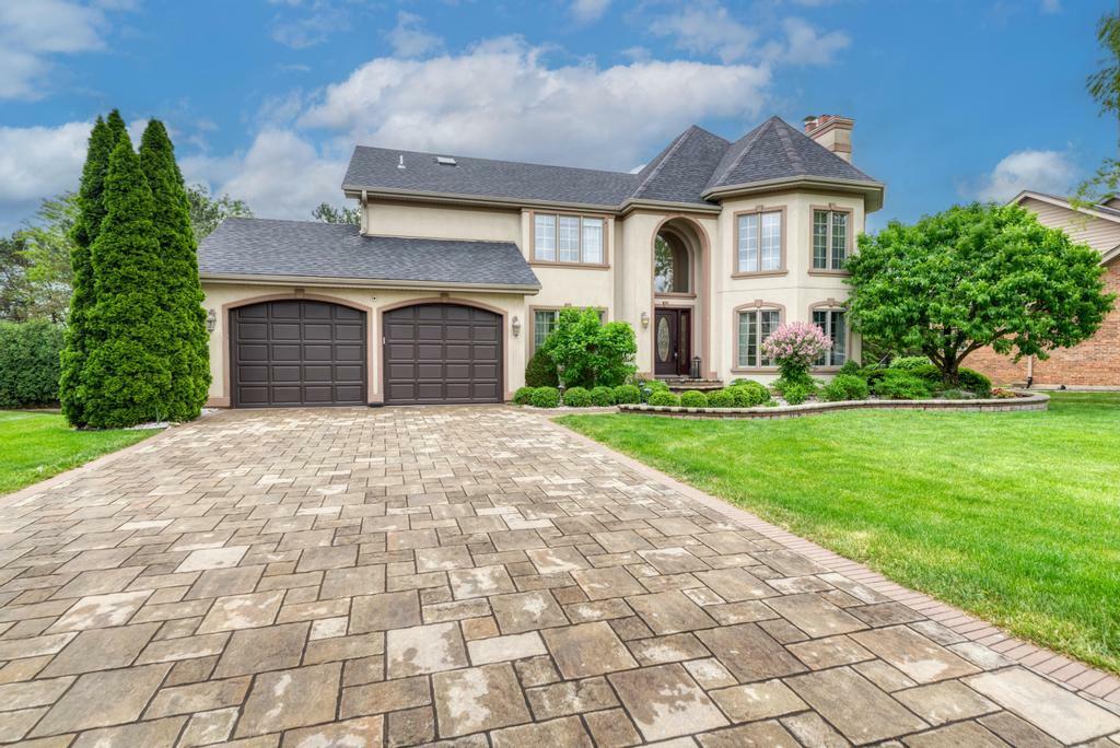 Property Photo: 1505 Old Oak Place IL 60561