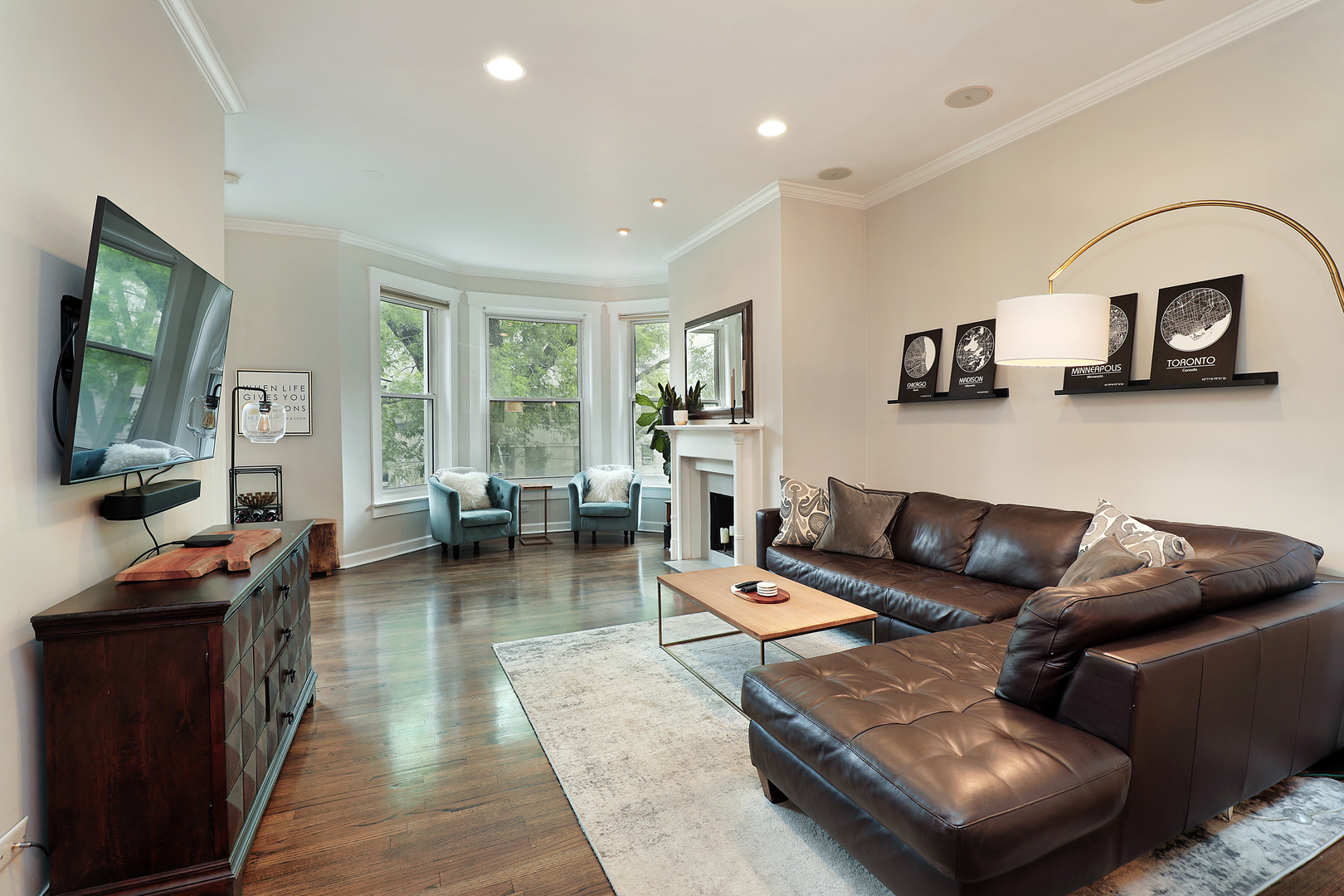 Property Photo: 2230 N Kenmore Avenue 2 IL 60614