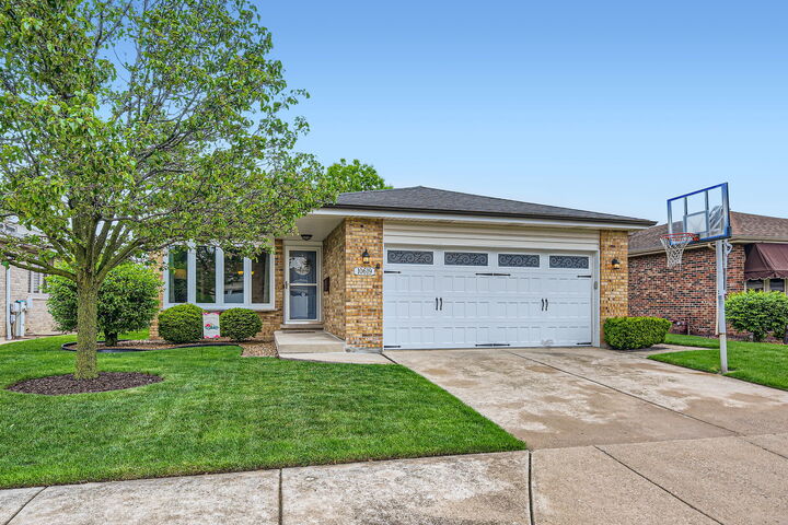 10619 S Trumbull Avenue  Chicago IL 60655 photo