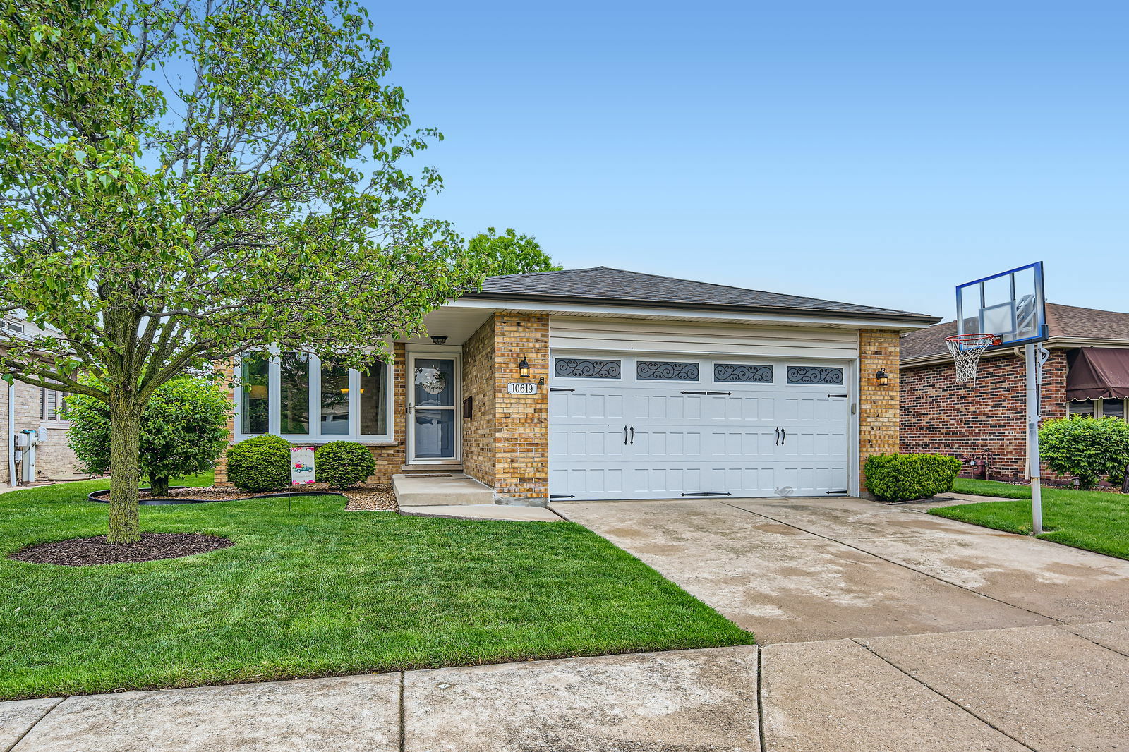 Property Photo: 10619 S Trumbull Avenue IL 60655