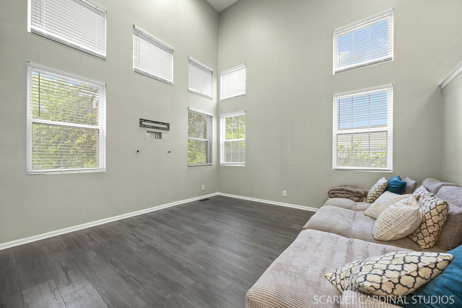 Property Photo: 8609 Foxborough Way IL 60431