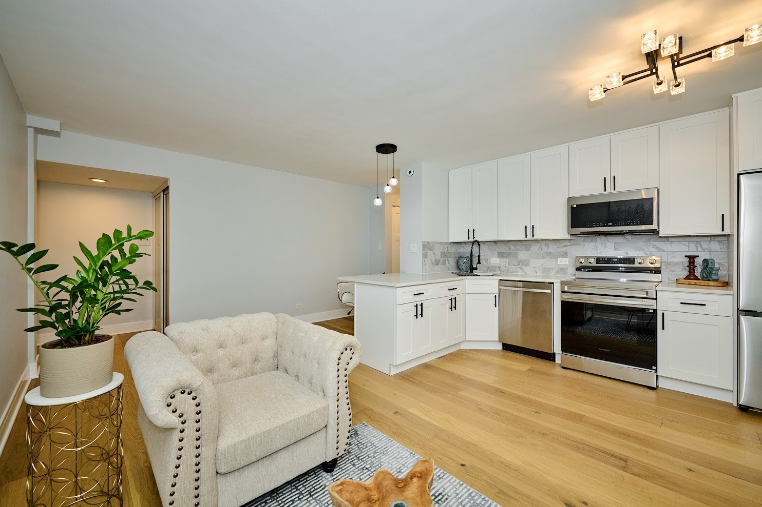 Property Photo: 6300 N Sheridan Road 112 IL 60660