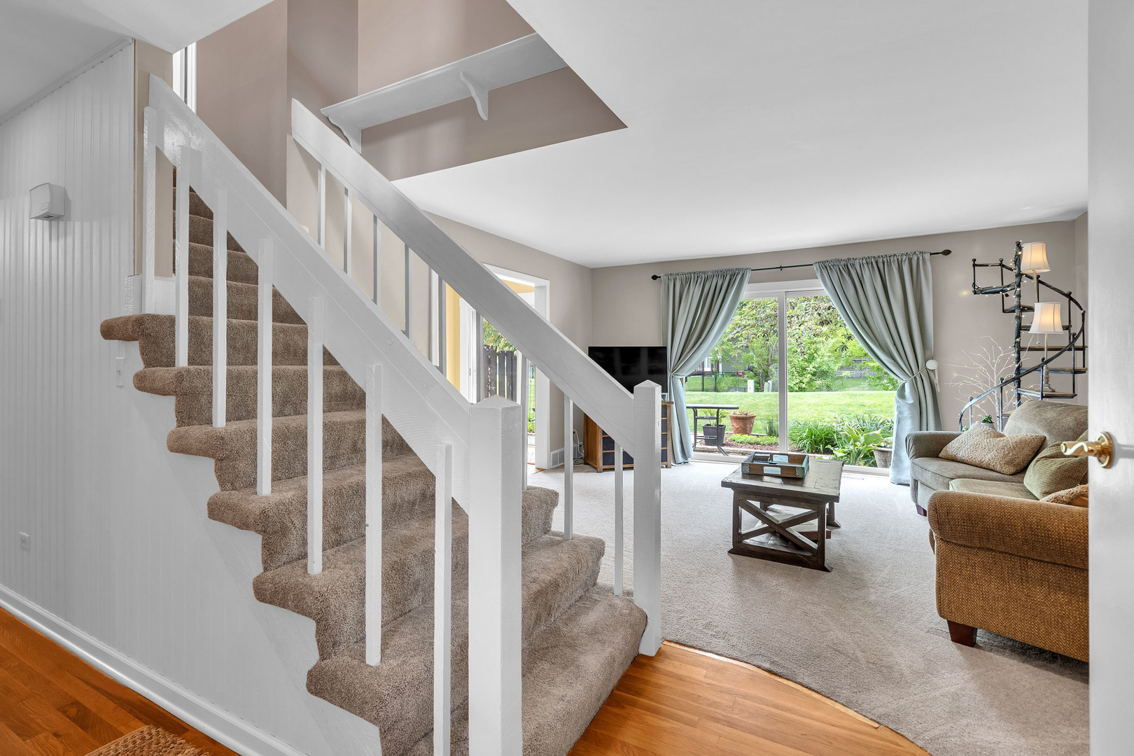 Property Photo: 618 Cress Creek Lane IL 60014