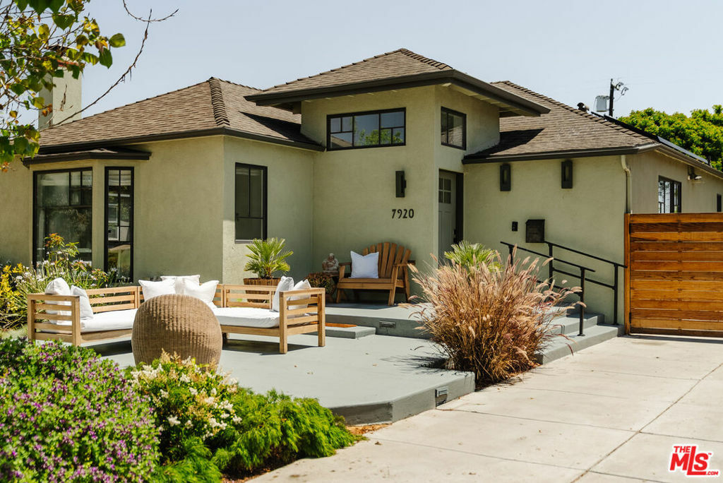 7920 Yorktown Avenue  Los Angeles CA 90045 photo