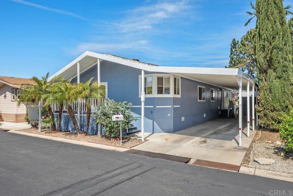 Property Photo: 1001 S Hale Avenue #5 CA 92029