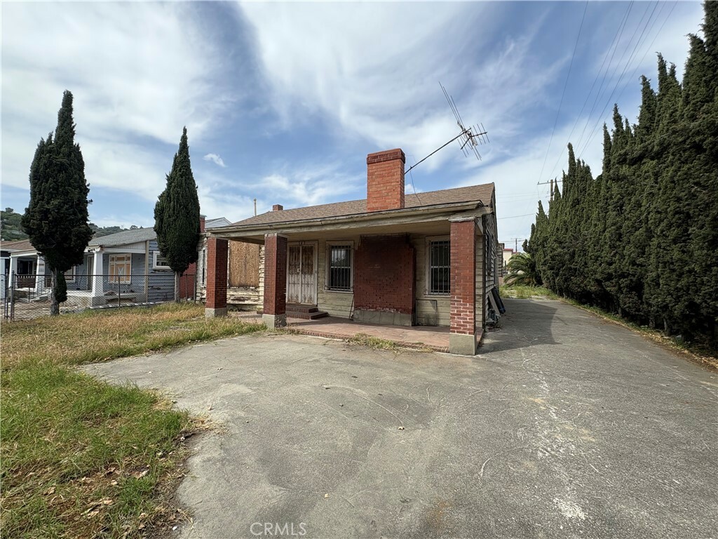 Property Photo: 143 E Avenue 43 CA 90031