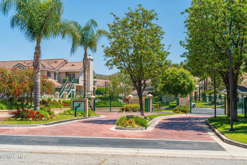 Property Photo:  493 Shelburne Lane A  CA 93065 