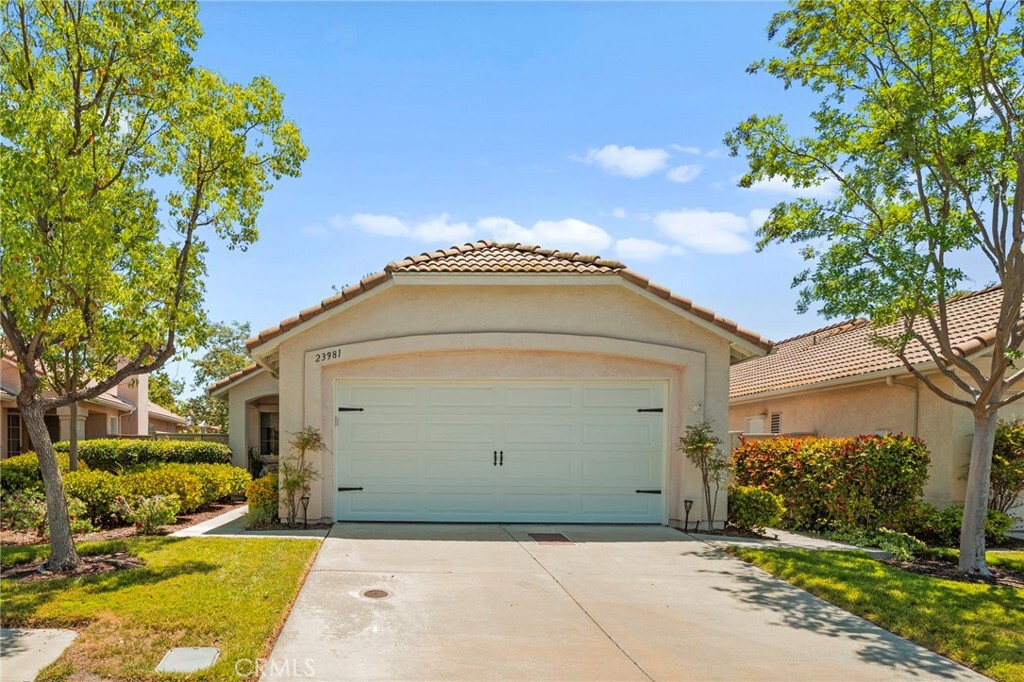 Property Photo: 23981 Via Astuto CA 92562