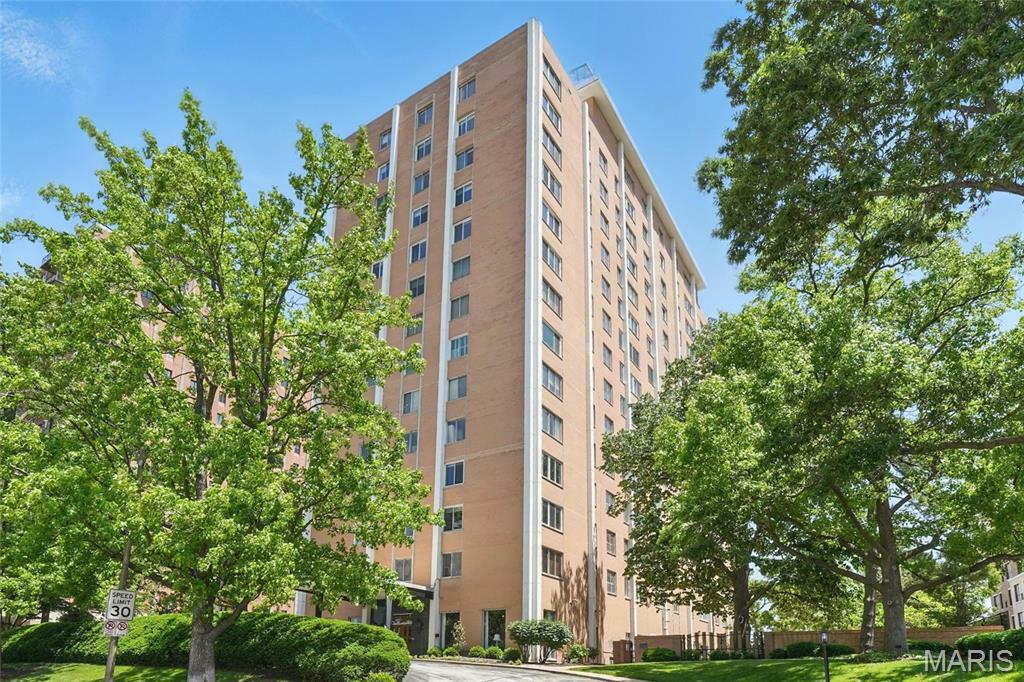 Property Photo:  900 S Hanley Road 1D  MO 63105 