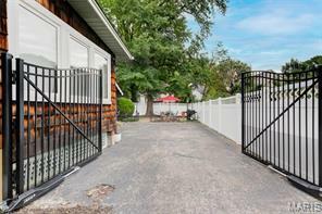 Property Photo: 808 N Geyer Road MO 63122