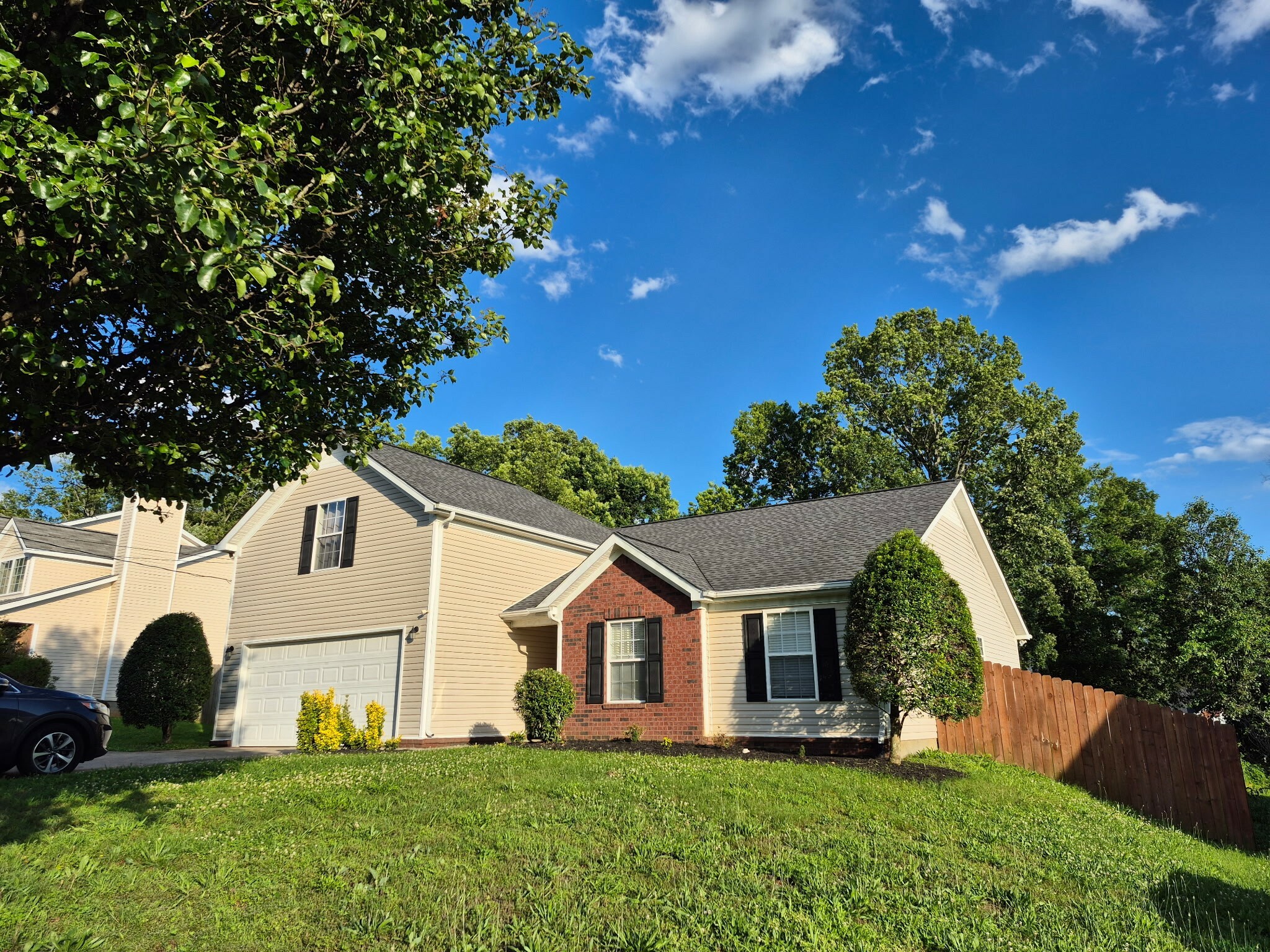 Property Photo: 917 Lavergne Ln TN 37086
