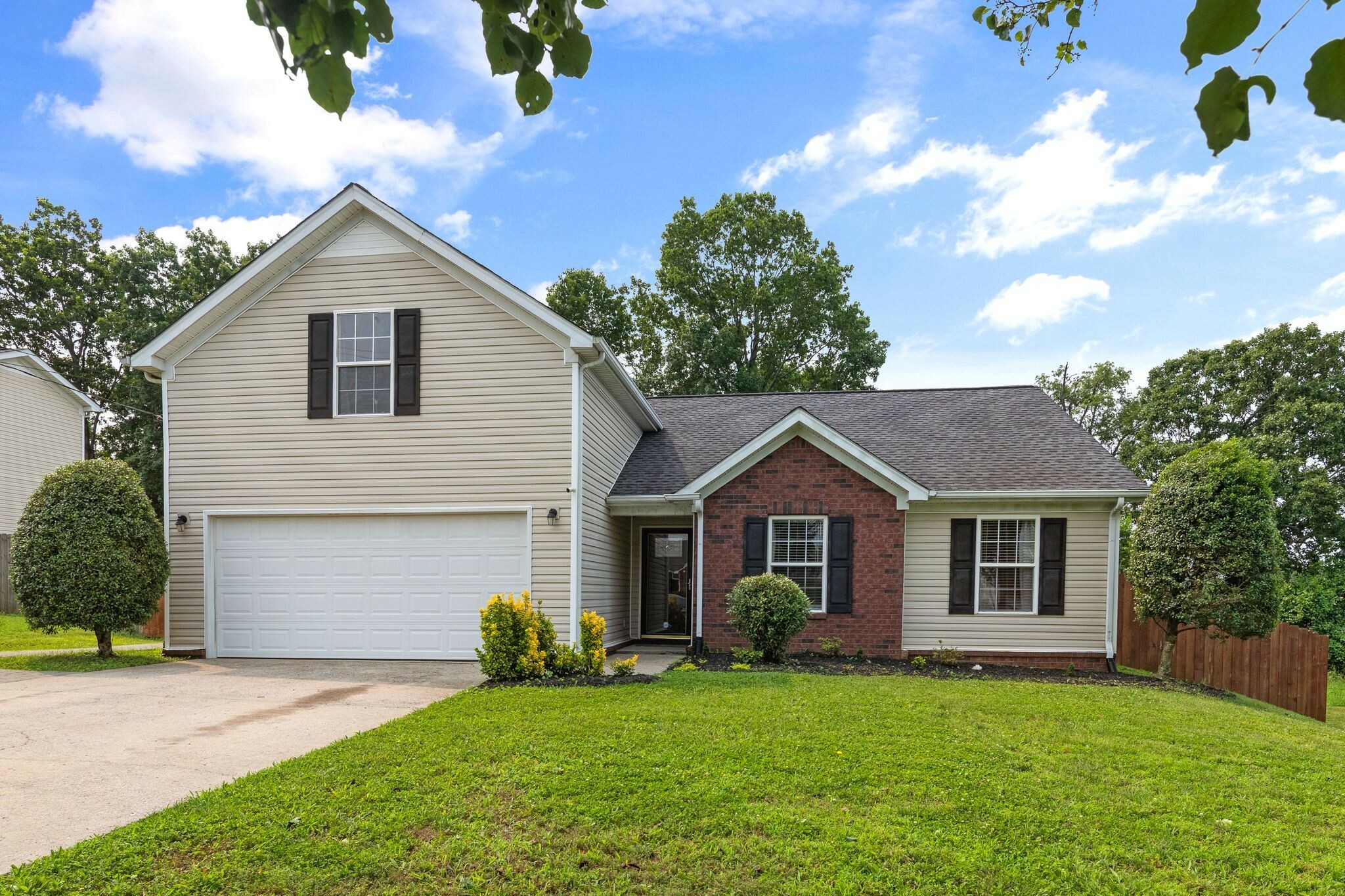 Property Photo: 917 Lavergne Ln TN 37086