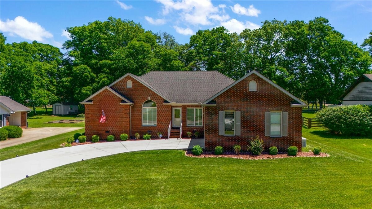 Property Photo: 103 Laurelwood Dr TN 37160