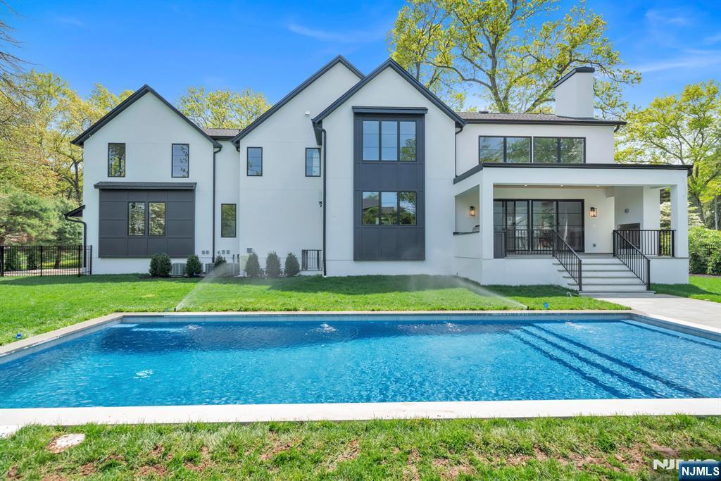 Property Photo:  16 Donnybrook Drive  NJ 07627 