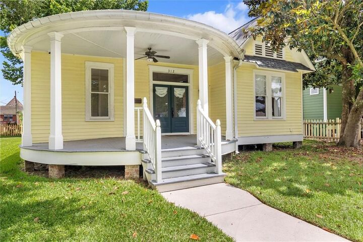 Property Photo: 312 N Oak Street LA 70401