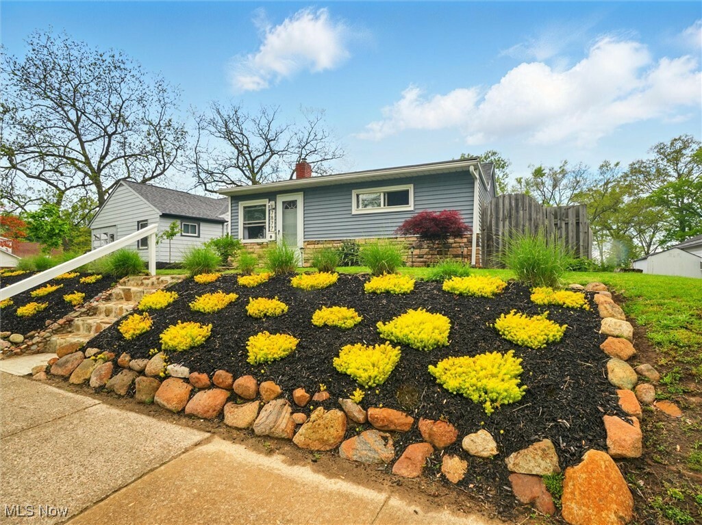 Property Photo: 7877 Lake Shore Boulevard OH 44060