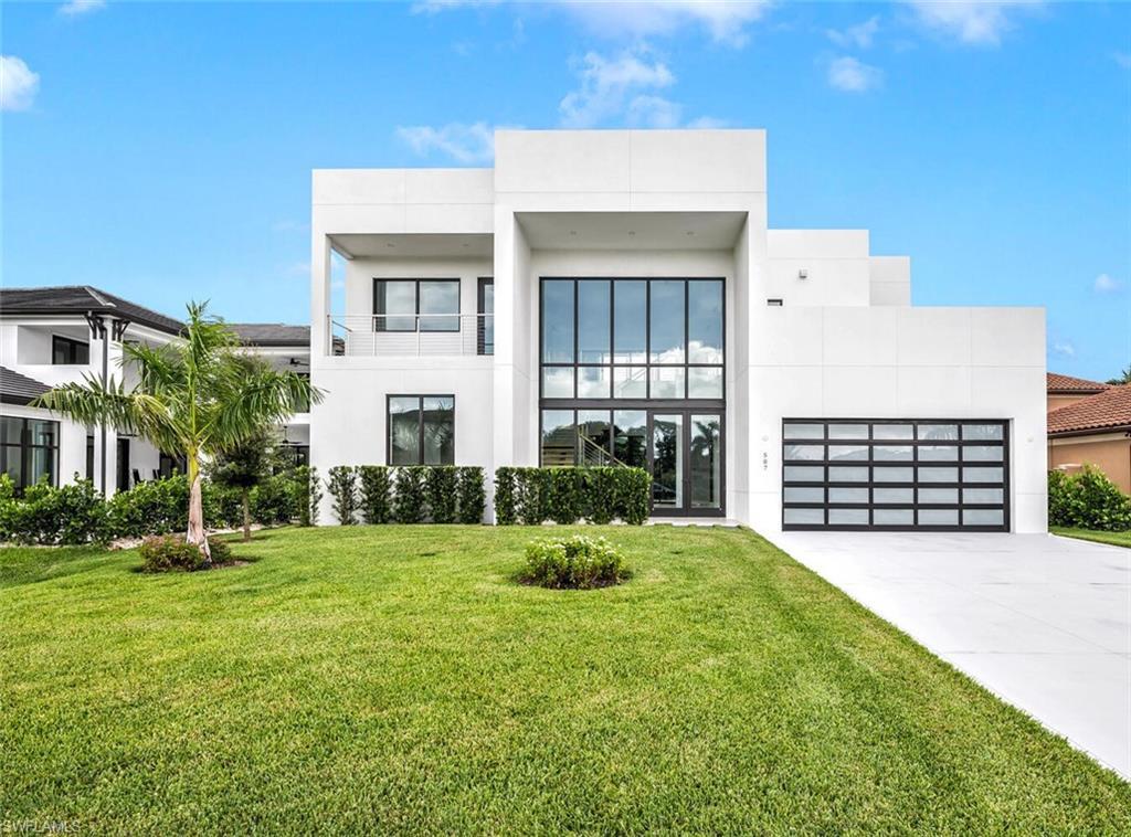 Property Photo: 507 107th Ave N FL 34108