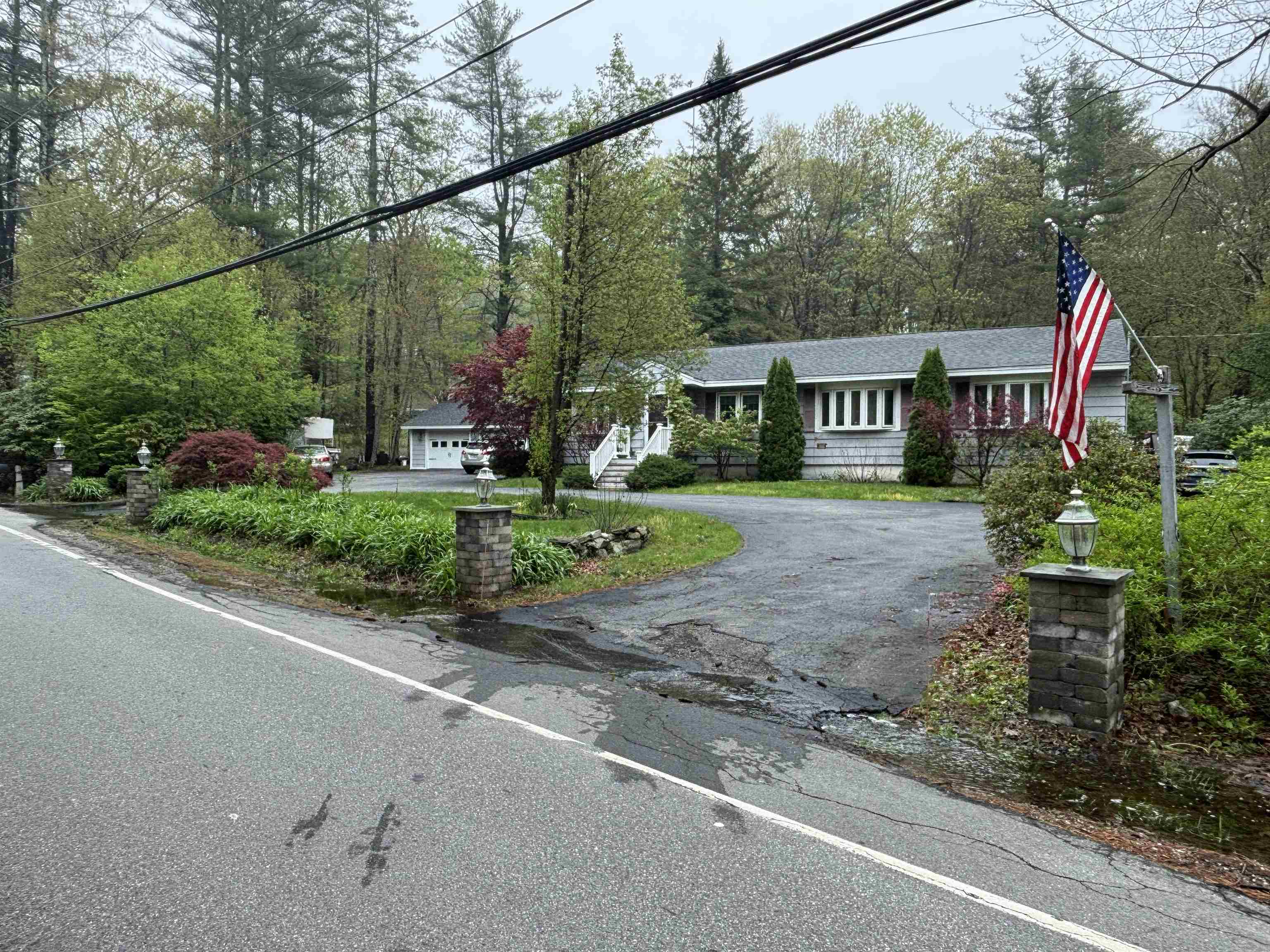 Property Photo:  68 N Lowell Road  NH 03087-1671 