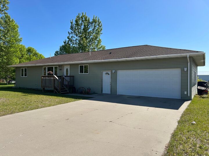 Property Photo:  900 Pleasant Avenue S  MN 56470 
