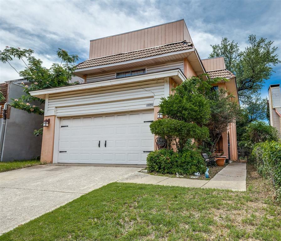 Property Photo: 2043 Fleur De Lis Court TX 76012