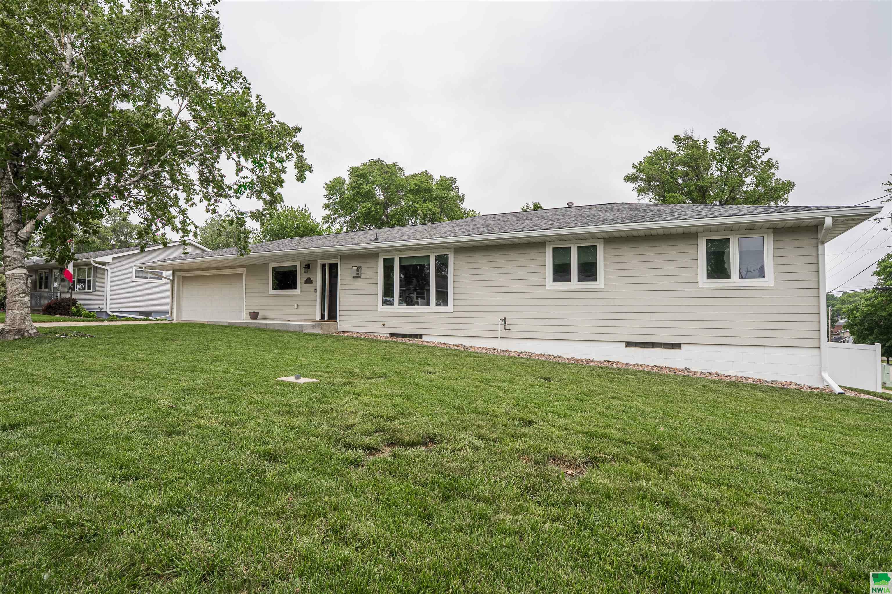 Property Photo:  5 Edward Drive  IA 51031 