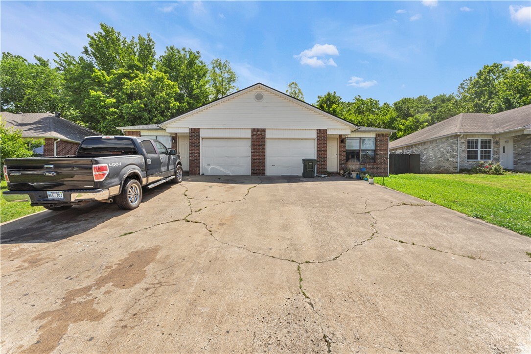 Property Photo: 1422 & 1424 N Dawn Drive 1422 &Amp1424 AR 72703