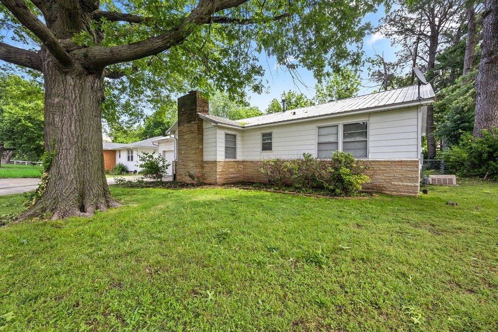 Property Photo: 713 Young Street AR 72764