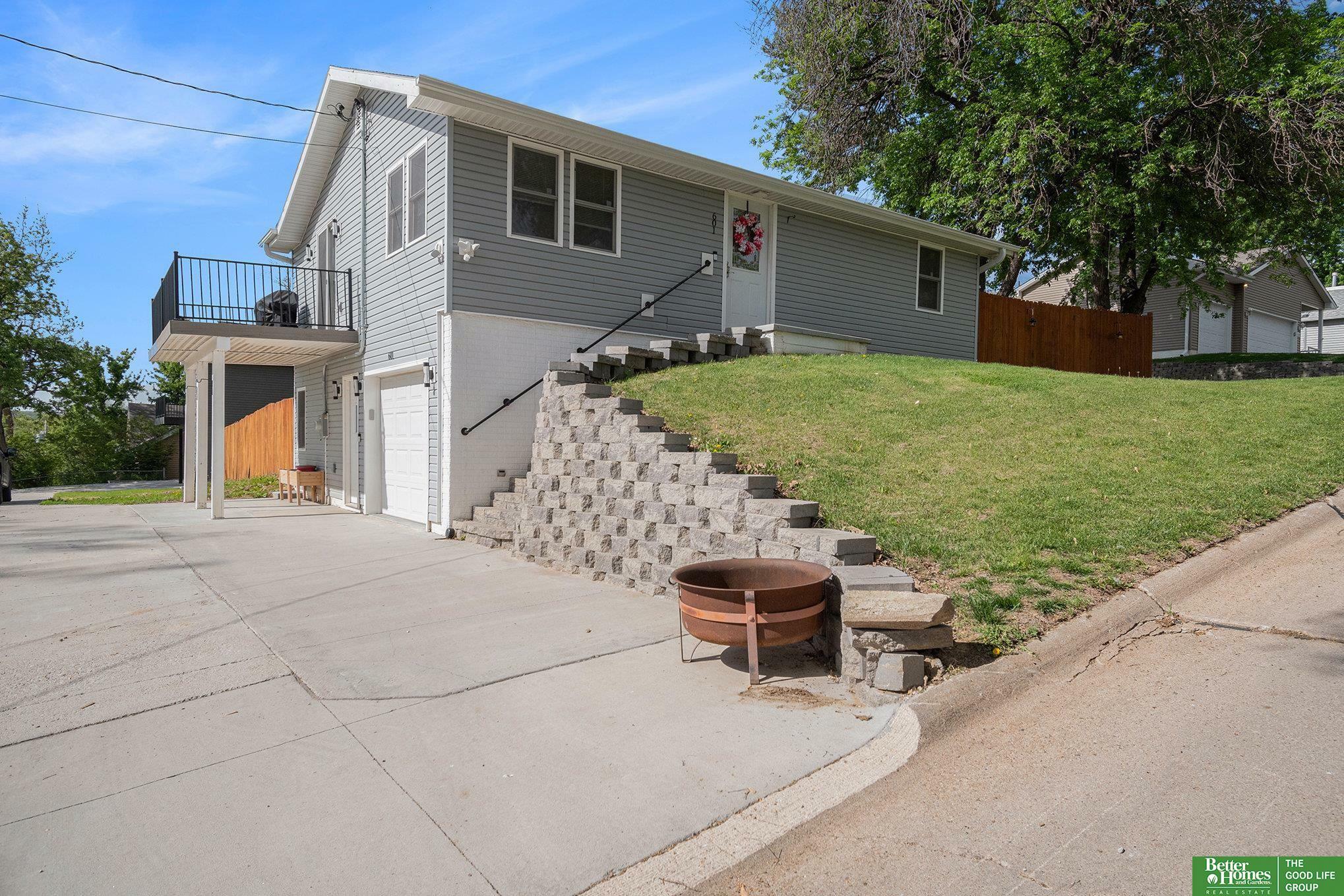 Property Photo: 601 5th Avenue NE 68048