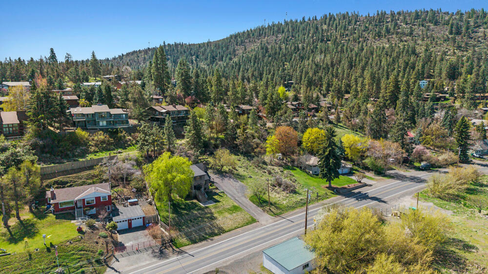 Property Photo: 791 Lakeshore Drive OR 97601