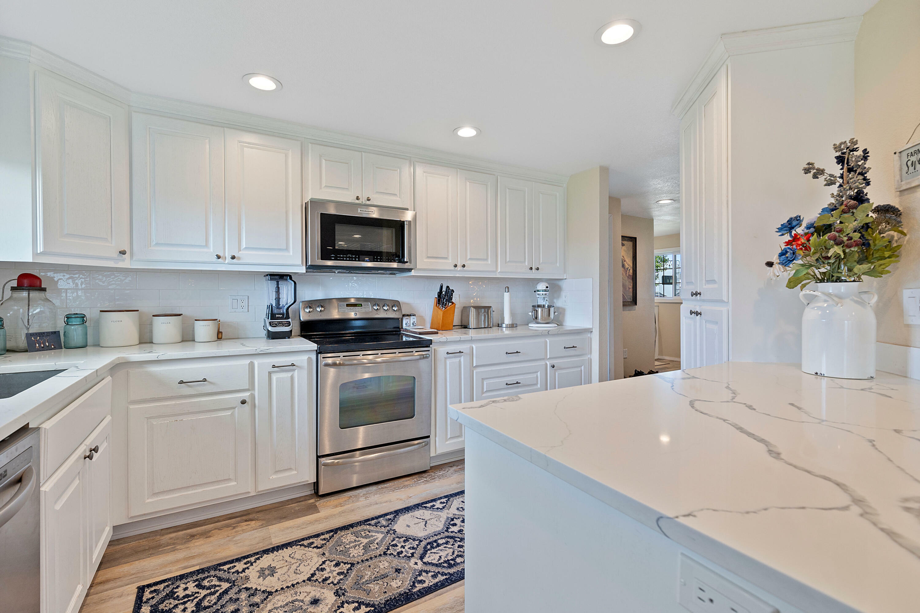 Property Photo: 7800 NW Lamonta Road OR 97754