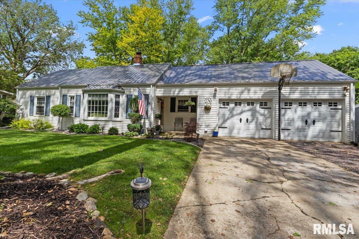 Property Photo: 1128 N Robert Drive IL 61611