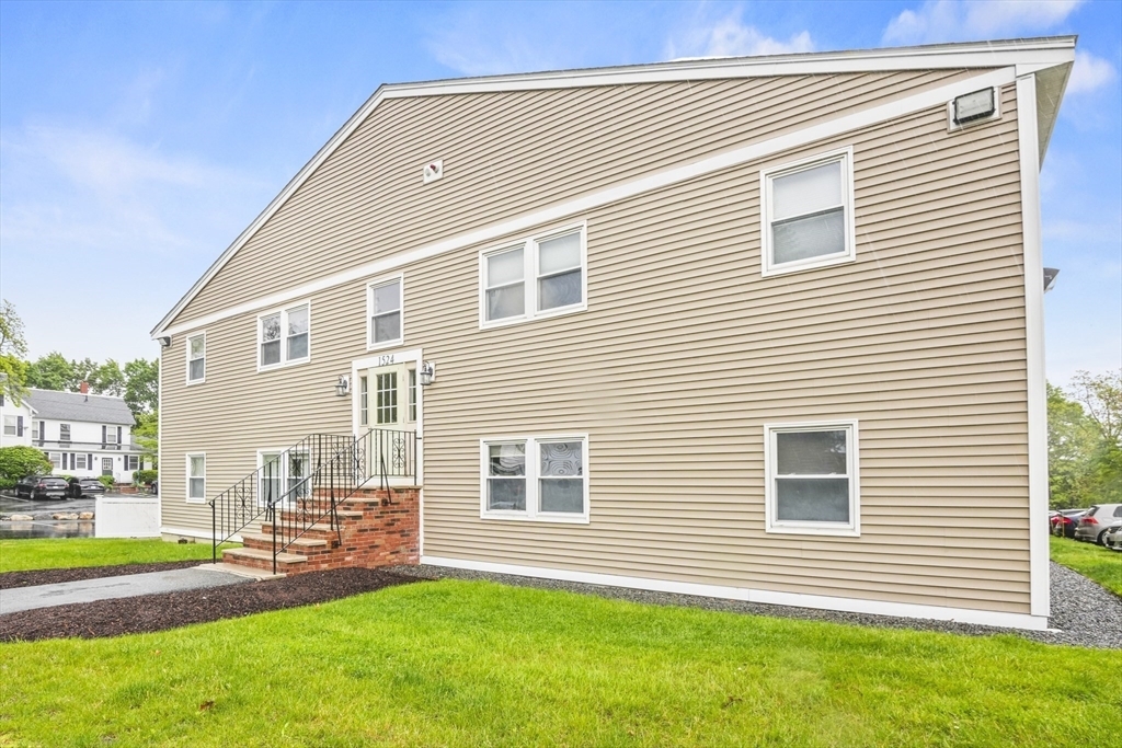 1524 Gorham Street 204  Lowell MA 01852 photo