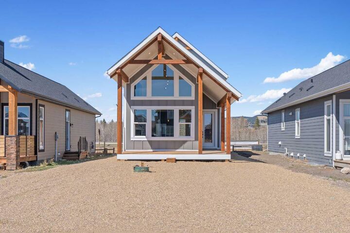 Property Photo: 48 Cottageclub Lane AB T4C 1B1