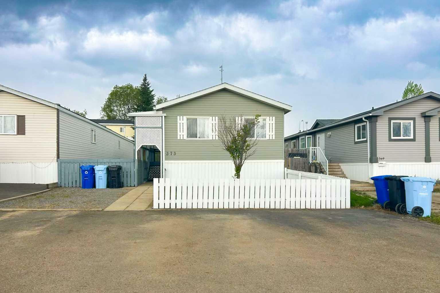 Property Photo: 373 Greenwich Lane AB T9H 3Z3