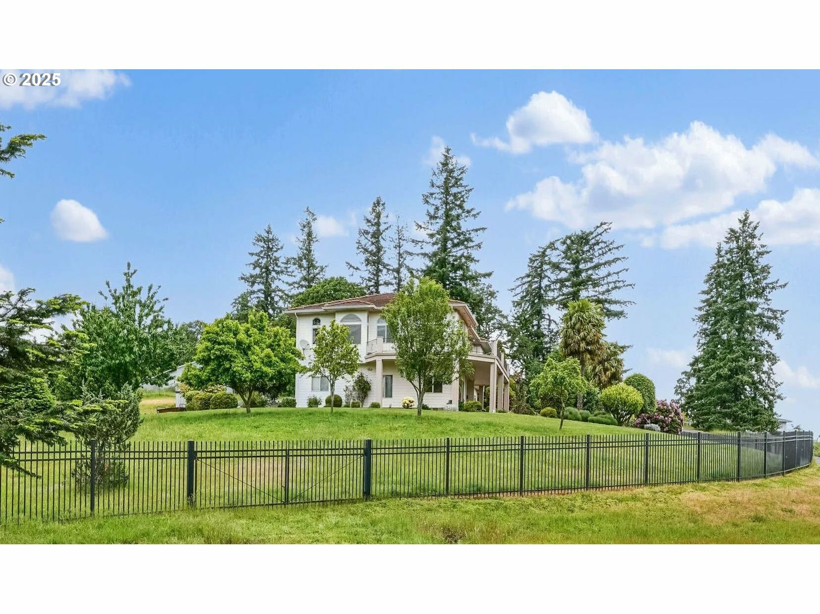 Property Photo: 12033 S Shadow Hills Ct OR 97392