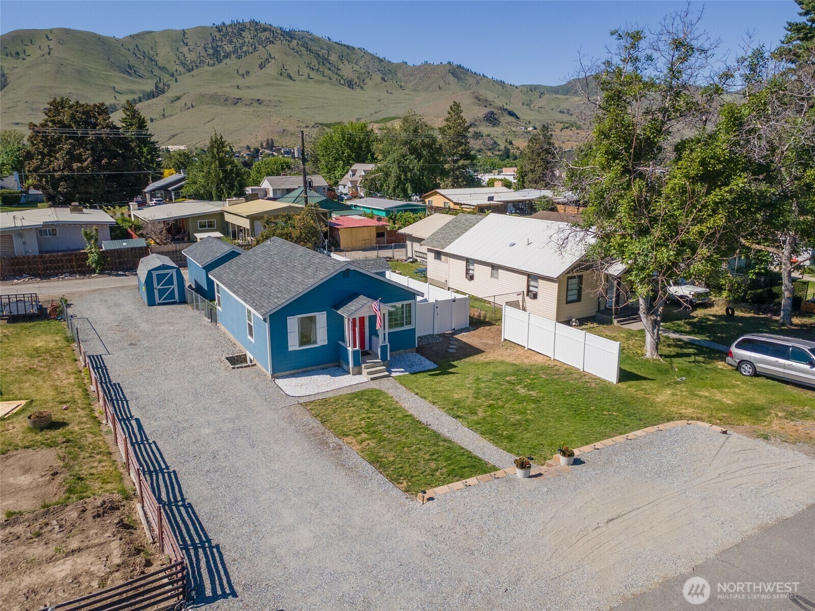 Property Photo: 426 E Nixon Avenue WA 98816