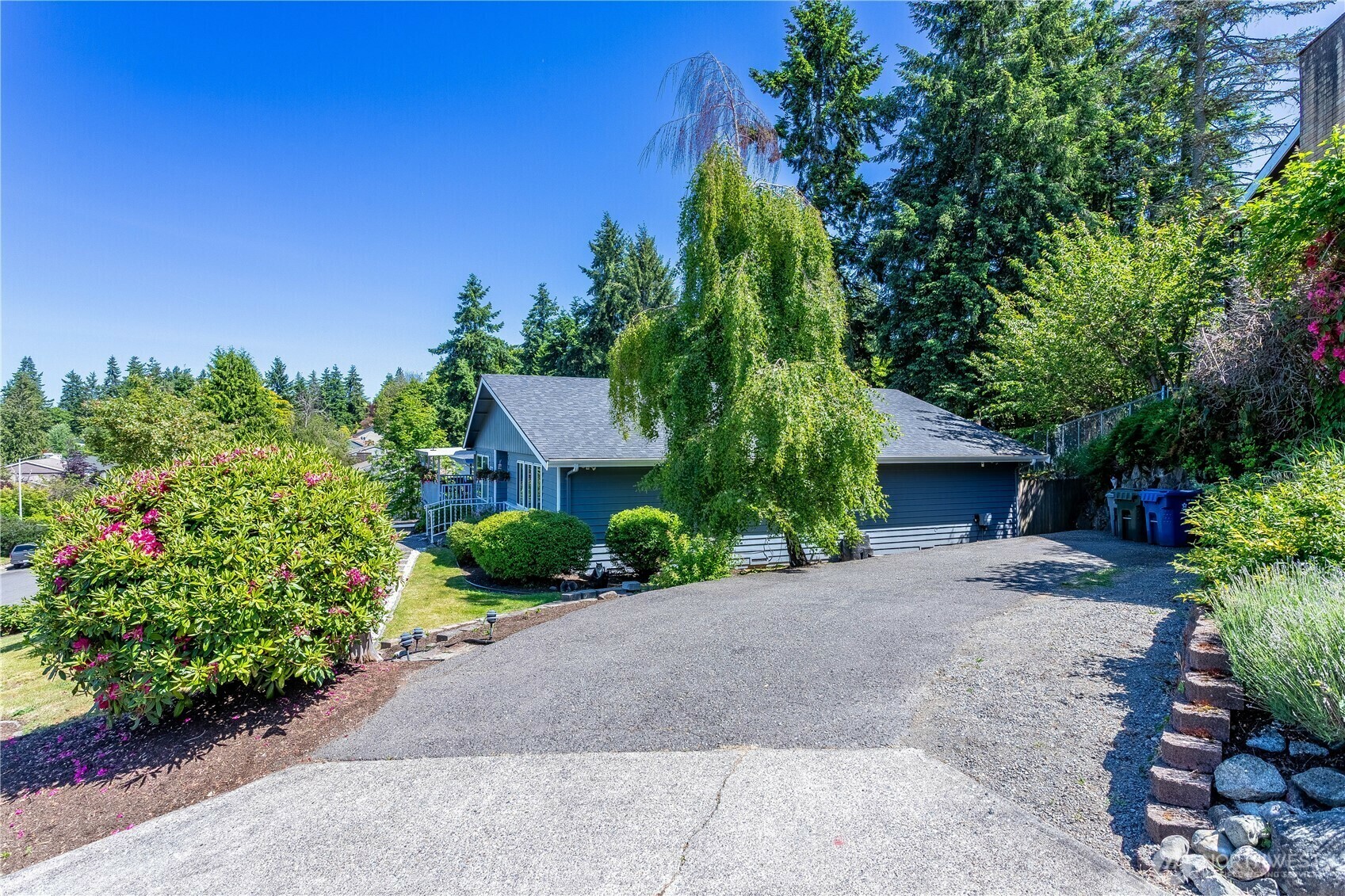 Property Photo:  4025  Somerset Lane  WA 98032 