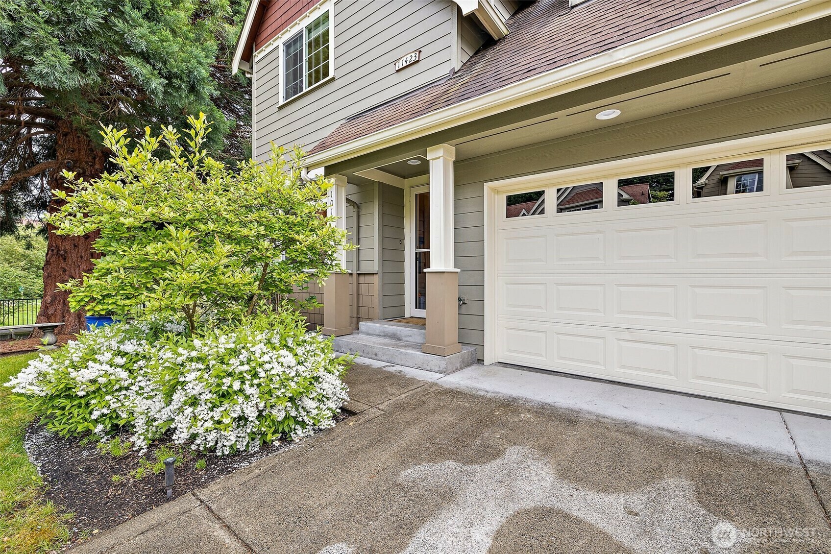 Property Photo: 11423 SE 259th Street 101 WA 98030