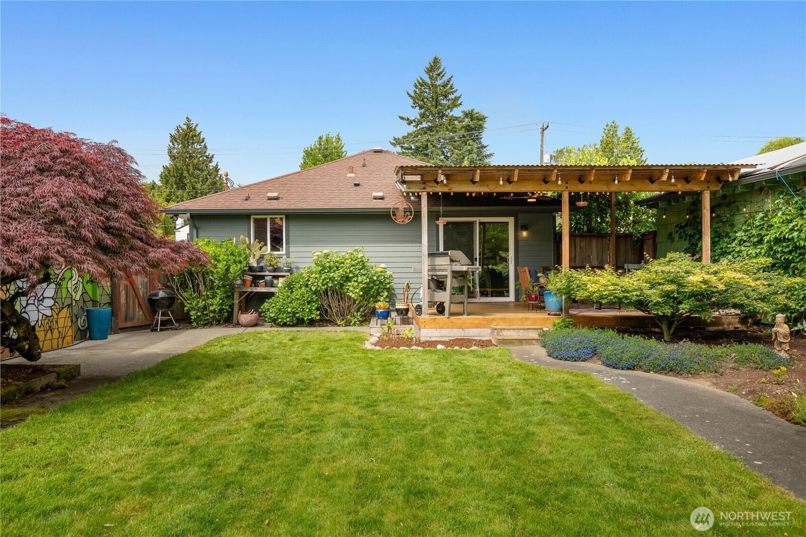 Property Photo:  11008  2nd Avenue S  WA 98168 