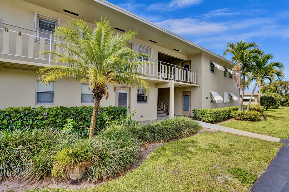 Property Photo: 312 NE 17th Avenue 202 FL 33435